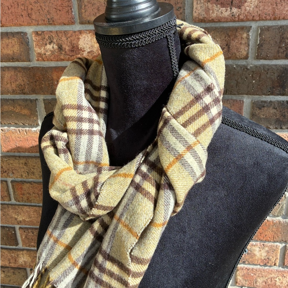 👔 Burberry Plaid Scarf in Green and Beige